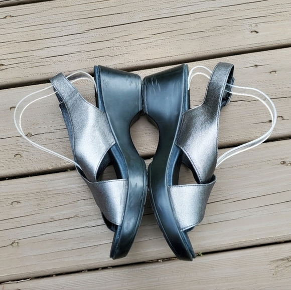Dansko Jacinda Metallic Pewter Silver Criss Cross Strappy Slingback Sandals 42 - Picture 3 of 9